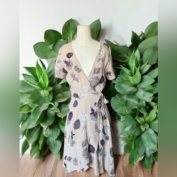 ASTR The Label Women's Purple Floral Midi Wrap Casual Dress S - Picture 1 of 5